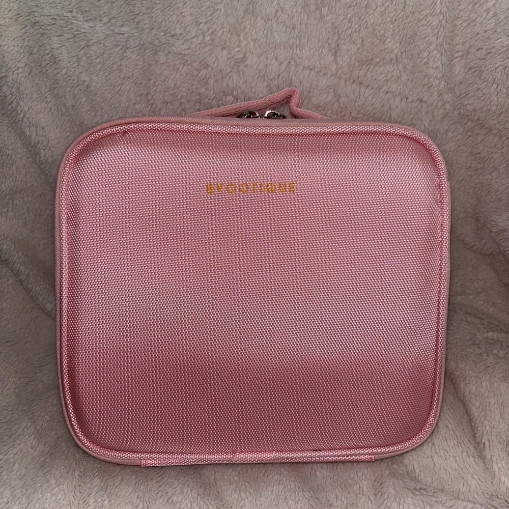 Make up organizer